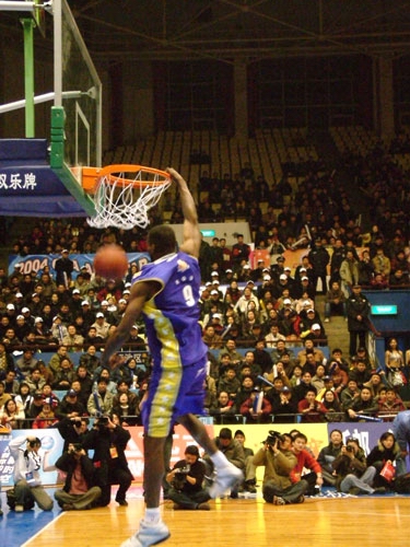 乔-科尔：当年切尔西首回合不敌巴萨后，穆帅痛斥全队没种（乔·科尔回忆：切尔西首回合不敌巴萨后，穆里尼奥怒批全队缺乏斗志）