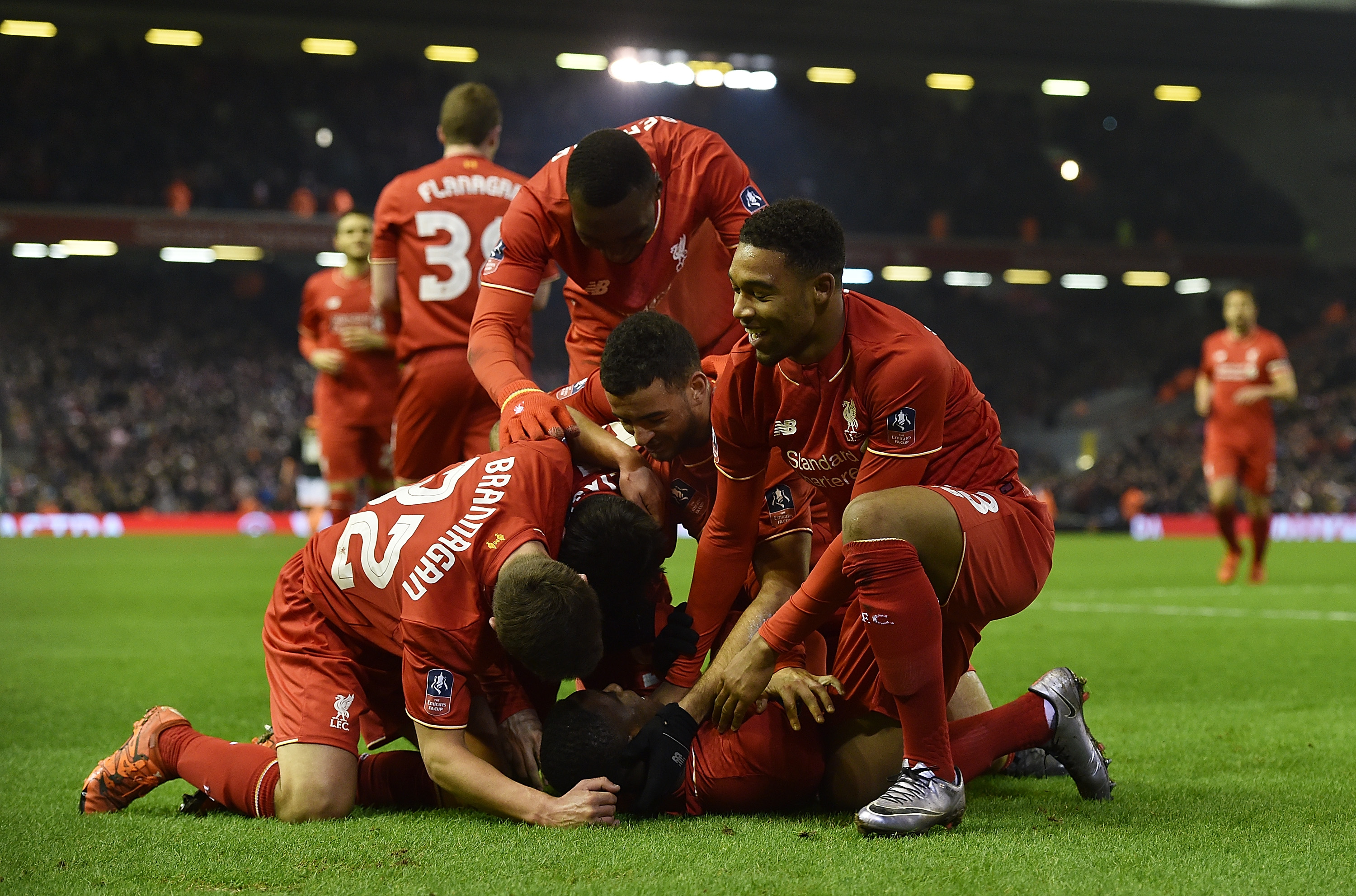 皇马近5场西甲1胜3平1负丢掉9分，从领先巴萨5分到落后4分（近5轮西甲皇马仅取1胜3平1负，痛失9分，领先巴萨5分变为落后4分）