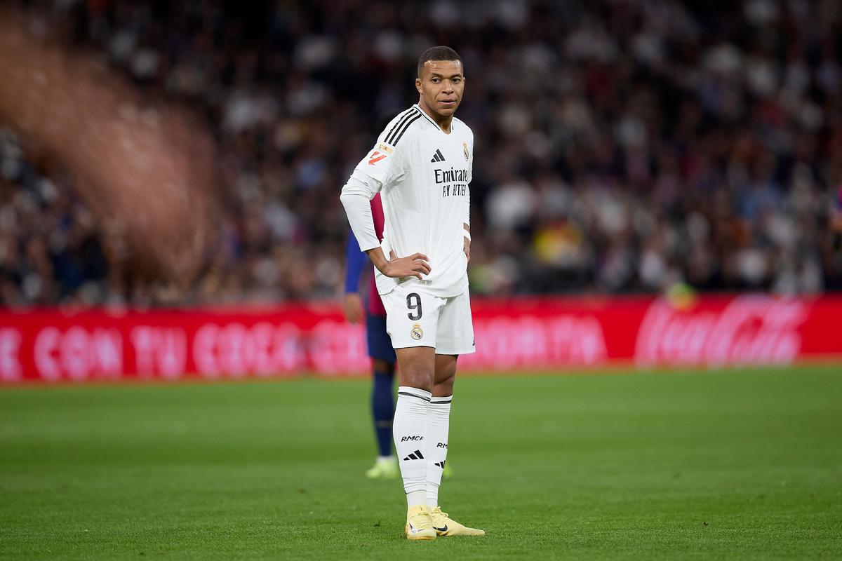 足协杯夺冠次数排名：山东8次居首，国安5次独居次席（足协杯夺冠次数榜：山东8冠领跑，国安以5冠独占次席）