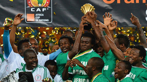 哀悼，比利时前国脚德伯克因脑出血离世，终年54岁（沉痛悼念：比利时前国脚德伯克因脑出血逝世，享年54岁）