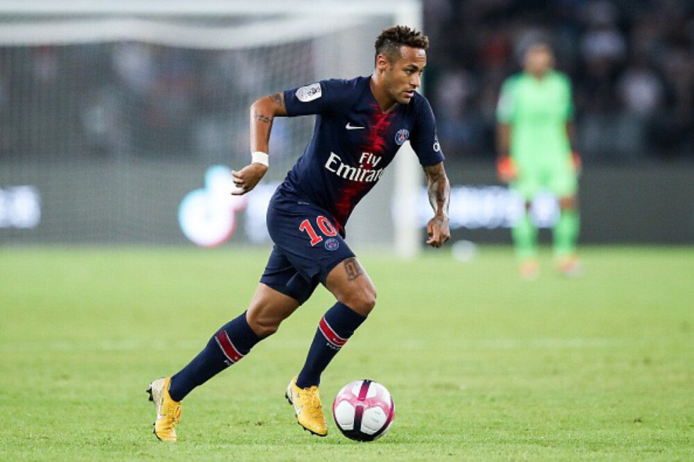 米体：罗马正式就齐尔克泽谈判，曼联要3500万欧强制买断条款（米体：罗马与齐尔克泽开启正式谈判，曼联拟设3500万欧强制买断条款）